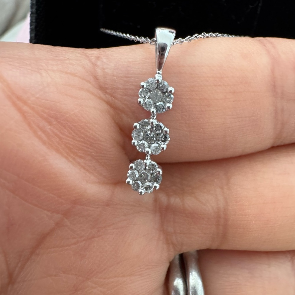 10K White Gold Diamond Necklace